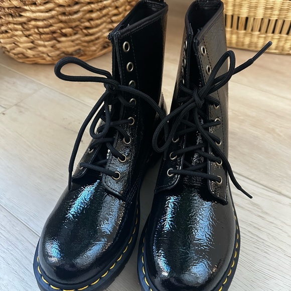 Dr Marten 1460 WOMEN'S DISTRESSED PATENT LEATHER BOOTS black - Picture 7 of 9